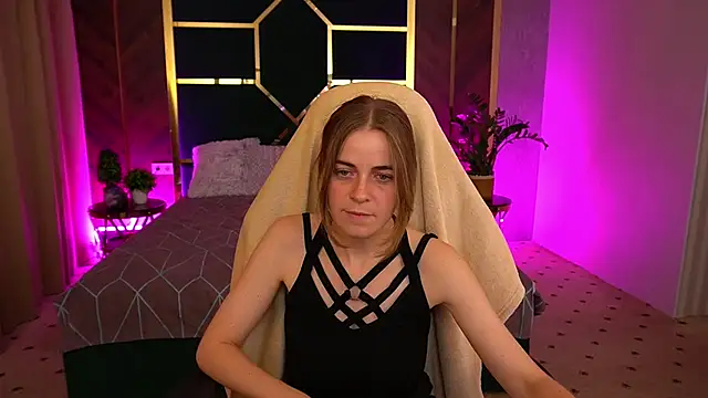 Snapshot of ShinyfromUa chatting on September 2025 07:37:02 PM ShinyfromUa online show from September 2025 07:37:02 PM