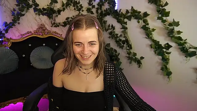 Snapshot of ShinyfromUa chatting on October 2025 07:43:01 PM ShinyfromUa online show from October 2025 07:43:01 PM