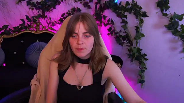 Snapshot of ShinyfromUa chatting on October 2025 10:15:01 PM ShinyfromUa online show from October 2025 10:15:01 PM