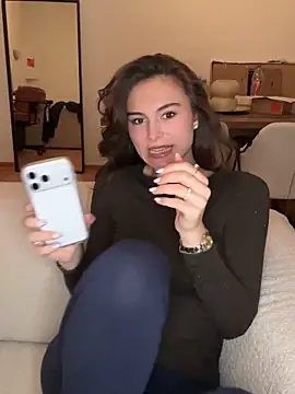 Snapshot of SophiiaStarr chatting on November 2025 04:50:01 PM SophiiaStarr online show from November 2025 04:50:01 PM