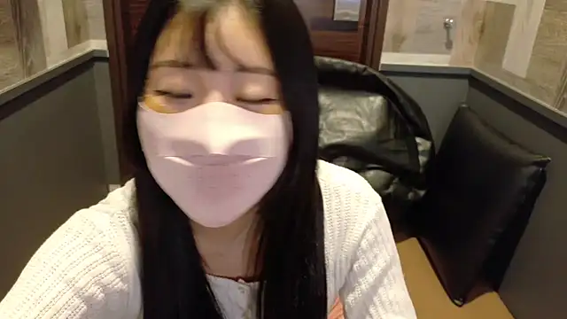 Snapshot of Ema-- chatting on November 2025 10:15:01 AM Ema-- online show from November 2025 10:15:01 AM