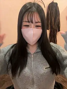 Snapshot of Ema-- chatting on November 2025 10:04:02 AM Ema-- online show from November 2025 10:04:02 AM