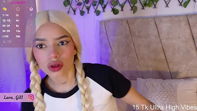 LaraGiil online show from September 2025 01:36:01 PM