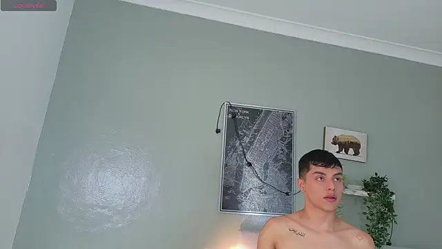 AAronBaker  online show from October 2025 07:33:02 PM