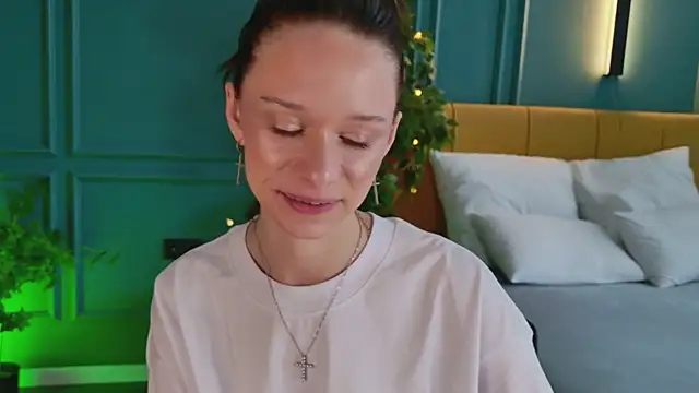 Snapshot of daily_glam chatting on September 2025 12:41:01 PM daily glam online show from September 2025 12:41:01 PM