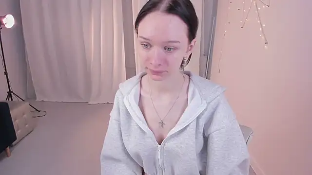 Snapshot of daily_glam chatting on November 2025 12:40:01 PM daily glam online show from November 2025 12:40:01 PM