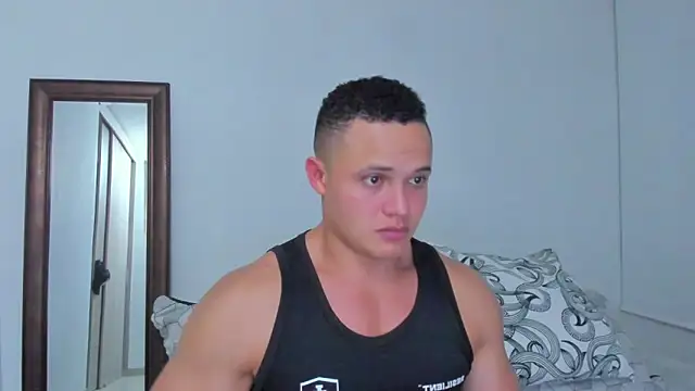 Snapshot of KingLevi01 chatting on June 2026 01:39:01 AM KingLevi01 online show from June 2026 01:39:01 AM