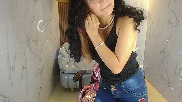 bella vibess s online show from December 2025 08:15:02 PM