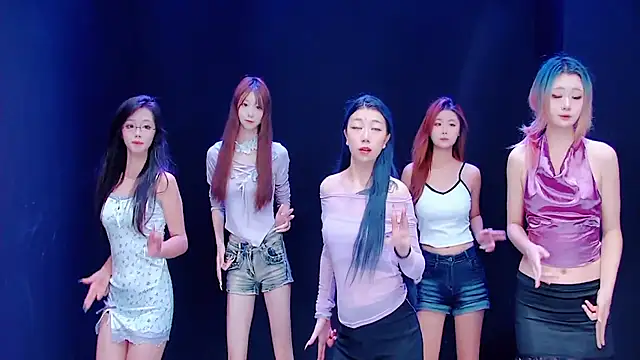 Snapshot of queen-001 chatting on September 2025 10:35:02 PM queen-001 online show from September 2025 10:35:02 PM