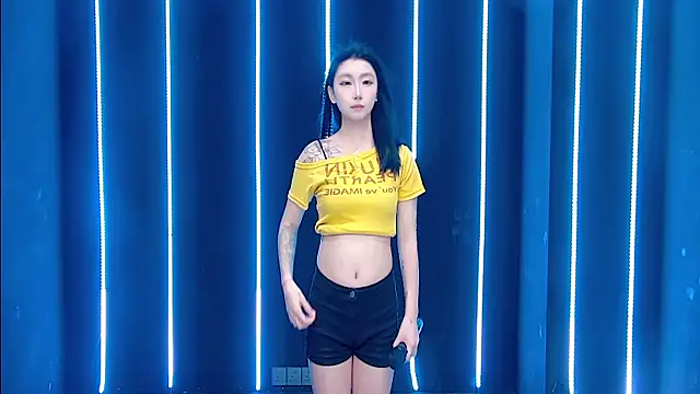 Snapshot of queen-001 chatting on October 2025 11:25:01 AM queen-001 online show from October 2025 11:25:01 AM