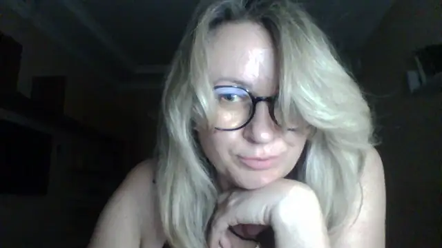 Narcysya online show from December 2025 07:43:01 PM