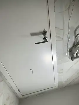 dgzzzkskks online show from September 2025 01:00:01 AM