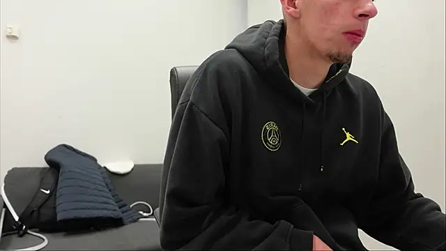 Snapshot of Ryan_Dozer chatting on October 2025 05:38:01 AM Ryan Dozer online show from October 2025 05:38:01 AM