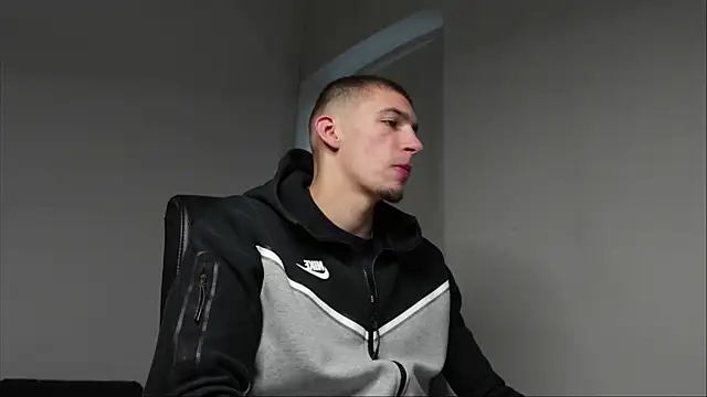 Snapshot of Ryan_Dozer chatting on October 2025 05:39:01 AM Ryan Dozer online show from October 2025 05:39:01 AM