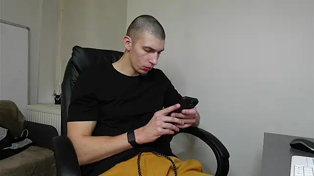 Snapshot of Ryan_Dozer chatting on November 2025 08:26:02 AM Ryan Dozer online show from November 2025 08:26:02 AM