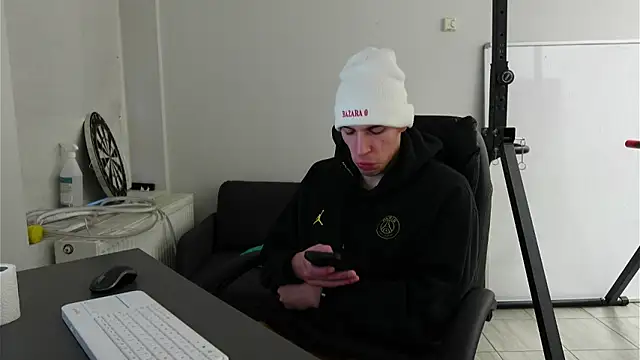 Snapshot of Ryan_Dozer chatting on November 2025 07:12:01 AM Ryan Dozer online show from November 2025 07:12:01 AM