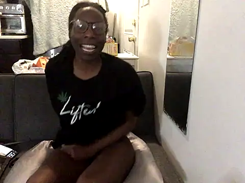 Snapshot of littyleesh1 chatting on December 2025 10:37:02 PM littyleesh1 online show from December 2025 10:37:02 PM