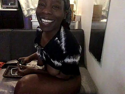 littyleesh1 online show from December 2025 11:28:02 AM