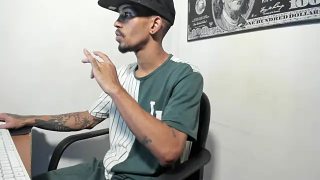 Snapshot of carl_jhonson821 chatting on December 2025 07:36:02 AM carl jhonson821 online show from December 2025 07:36:02 AM