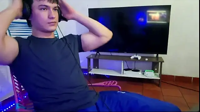 ErickWalton online show from November 2025 05:18:02 AM