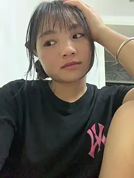 Emlyly-18 online show from September 2025 02:40:01 PM