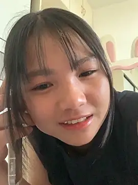 Emlyly-18 online show from September 2025 08:38:02 AM