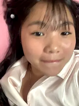 Emlyly-18 online show from September 2025 05:29:02 PM