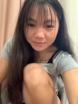 Emlyly-18 online show from October 2025 01:27:02 AM