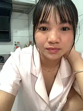 Emlyly-18 online show from October 2025 01:06:01 AM