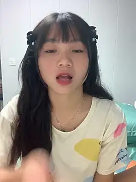 Emlyly-18 online show from October 2025 02:51:02 PM