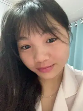 Emlyly-18 online show from October 2025 08:31:01 PM