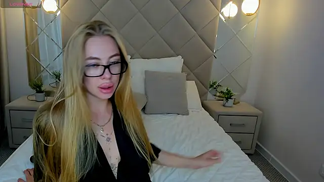 Melissa  White online show from September 2025 12:31:02 PM