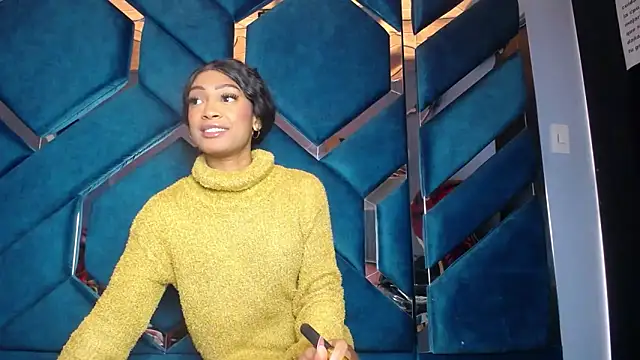 Lea Sweetly online show from December 2025 01:15:01 PM