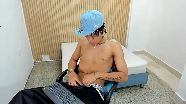 Snapshot of MARSHALL_SPENCER chatting on November 2025 01:23:02 PM MARSHALL SPENCER online show from November 2025 01:23:02 PM