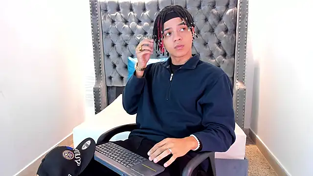 Snapshot of MARSHALL_SPENCER chatting on November 2025 01:06:01 PM MARSHALL SPENCER online show from November 2025 01:06:01 PM