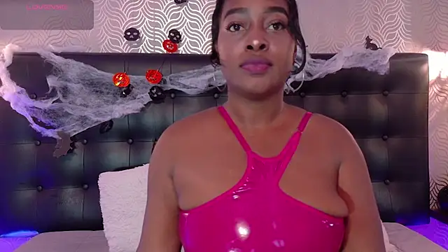 NaiaraMasson  online show from October 2025 12:06:01 PM