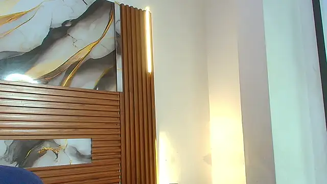 Evelin thompsson online show from November 2025 03:12:01 AM