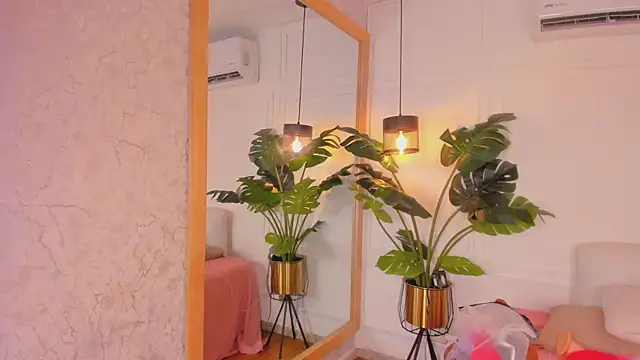 Dafne Hillss online show from February 2026 01:38:02 PM