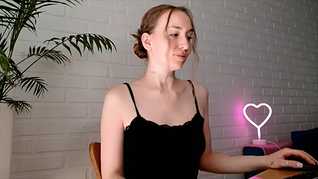 WhitePrincessLuna online show from July 2026 11:58:01 AM