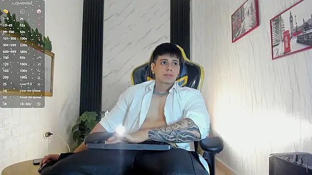 Snapshot of xKevyn chatting on October 2025 12:33:01 PM xKevyn online show from October 2025 12:33:01 PM