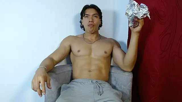 adriel escalante online show from October 2025 01:38:01 AM