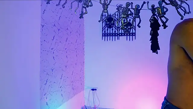 lorian vikel online show from October 2025 03:03:02 AM