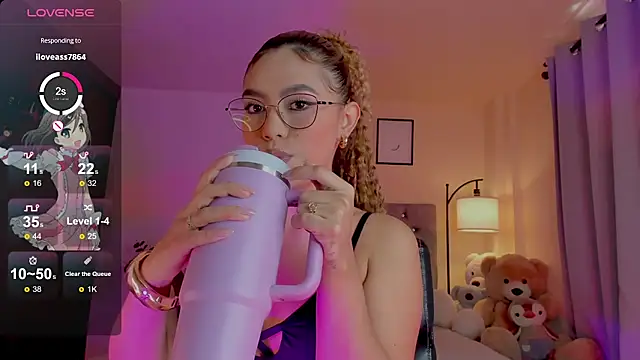 Snapshot of OxanaFedorova1- chatting on June 2026 07:05:02 PM OxanaFedorova1- online show from June 2026 07:05:02 PM