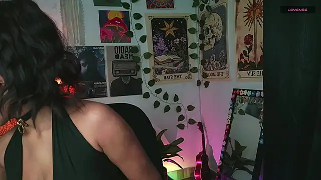 Snapshot of Raven_luv chatting on September 2025 10:00:01 PM Raven luv online show from September 2025 10:00:01 PM