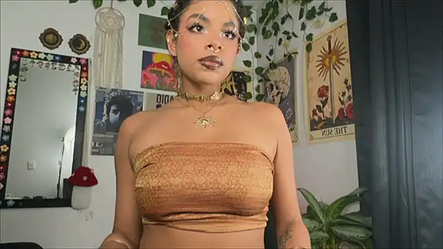 Snapshot of Raven_luv chatting on November 2025 12:54:01 AM Raven luv online show from November 2025 12:54:01 AM