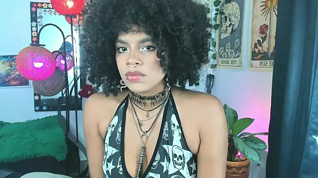 Snapshot of Raven_luv chatting on November 2025 10:31:01 PM Raven luv online show from November 2025 10:31:01 PM