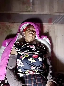 Snapshot of -Xuka-200 chatting on November 2025 10:10:02 PM -Xuka-200 online show from November 2025 10:10:02 PM