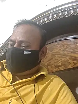 Snapshot of Famit025 chatting on November 2025 01:22:02 PM Famit025 online show from November 2025 01:22:02 PM