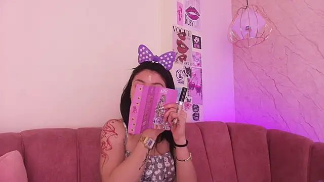 april bennett online show from November 2025 12:17:01 PM