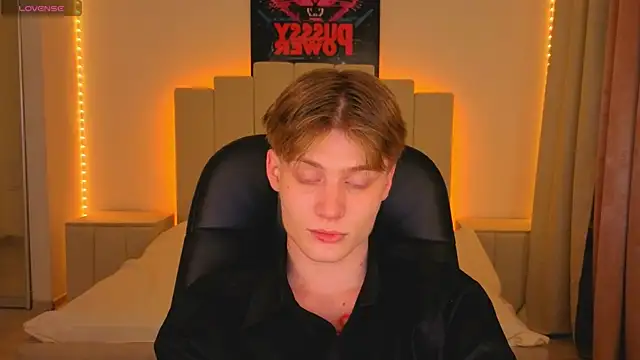 LouieEvans online show from November 2025 08:57:01 PM